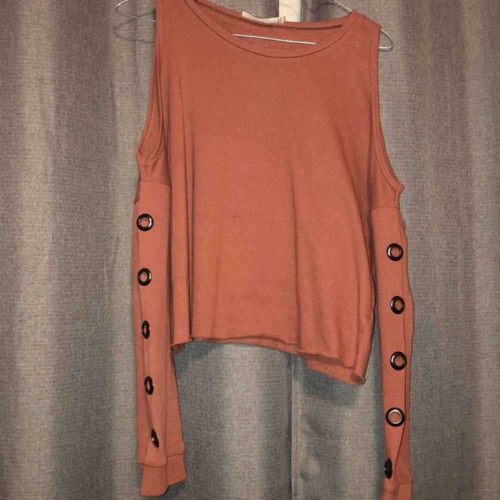 Long sleeve with cut out shoulders